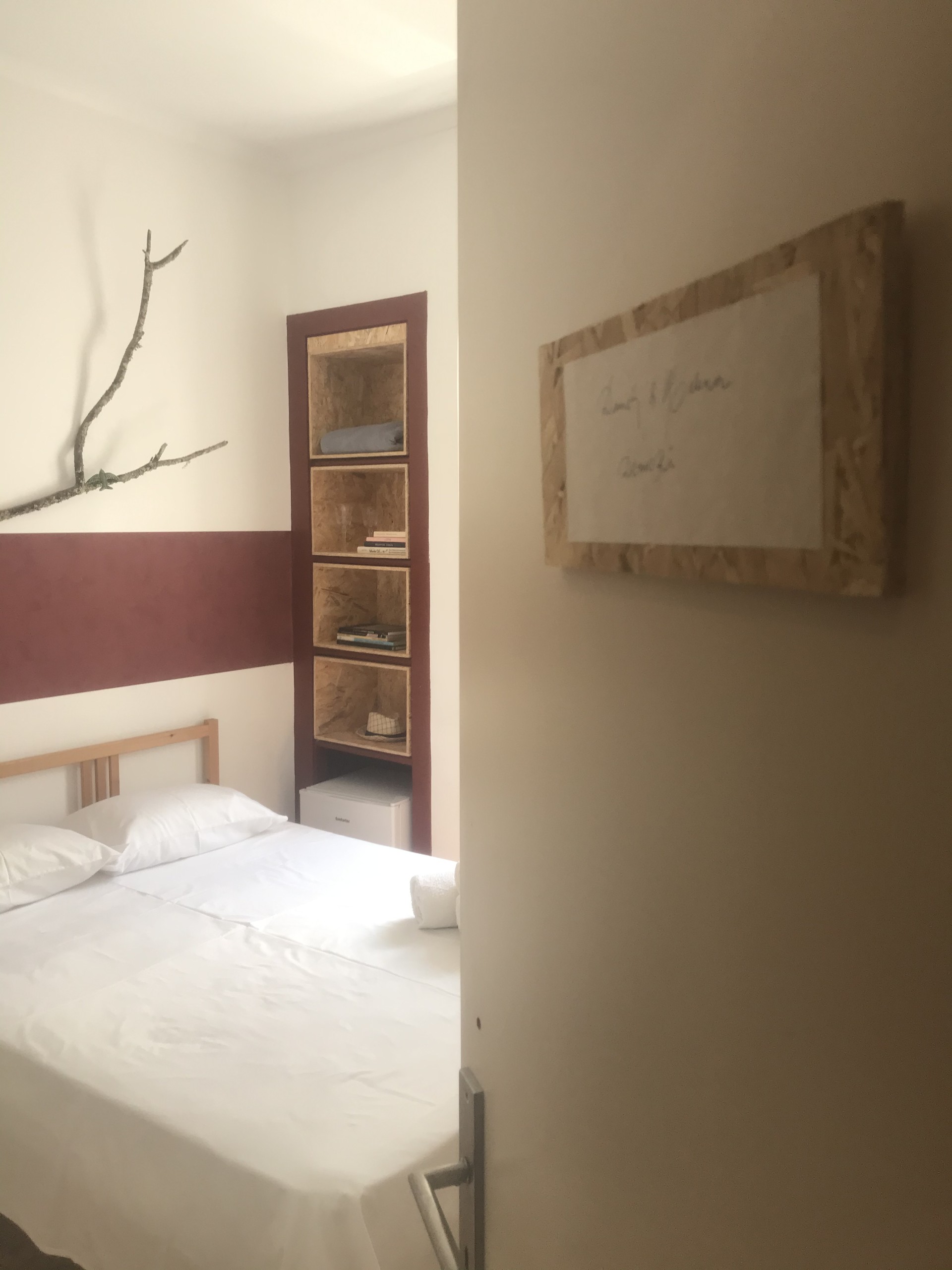 ROOM WITH PRIVATE BATHROOM _ CALDAS DA RAINHA Room for rent Caldas Da