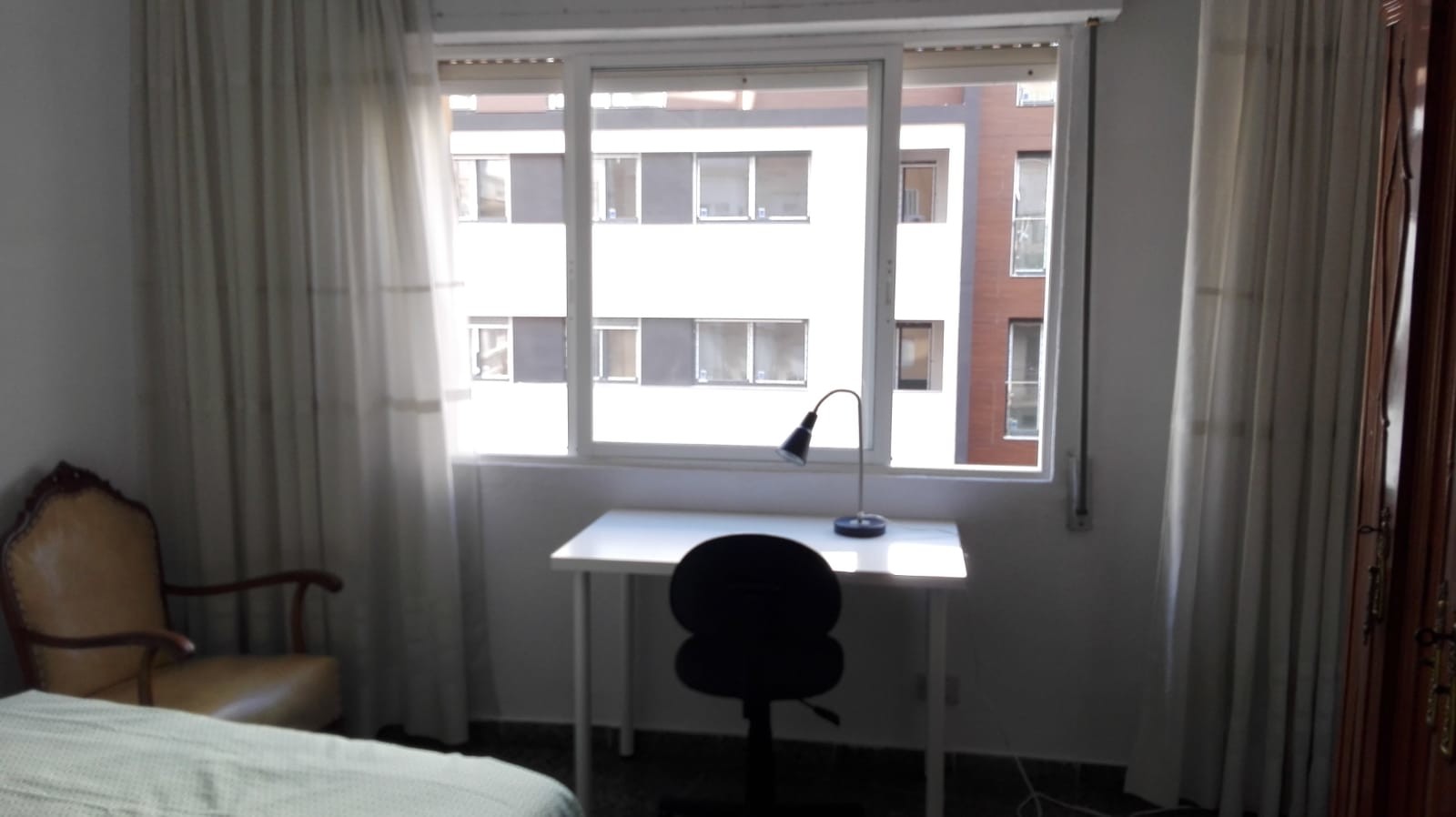 Habitación en piso compartido de 4 habitaciones | Alquiler habitaciones