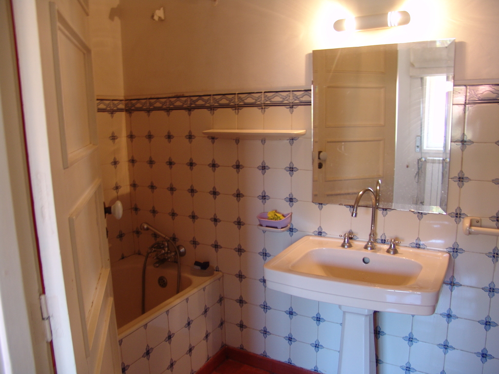 room-for-couple-with-bathroom-polo-universitario-room-for-rent-porto