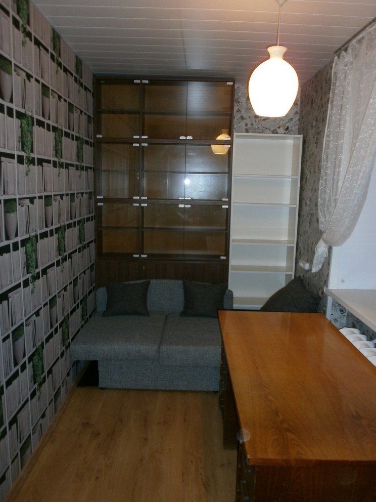 A double bedroom in a large and quiet renovated apartment close to the city centre. Room for