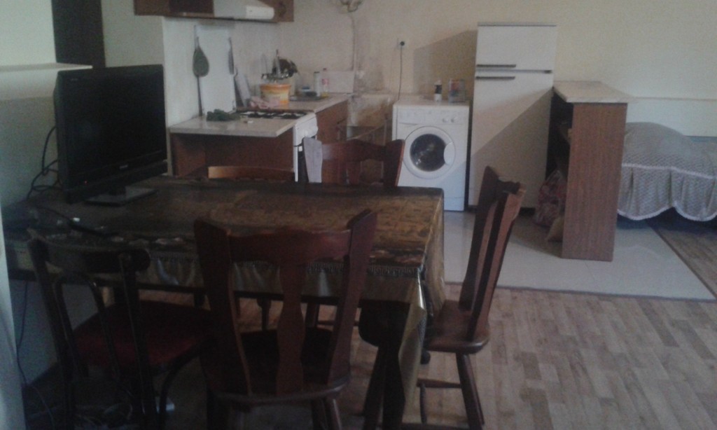 A large shared room in studio apartment in Room for rent Tbilisi