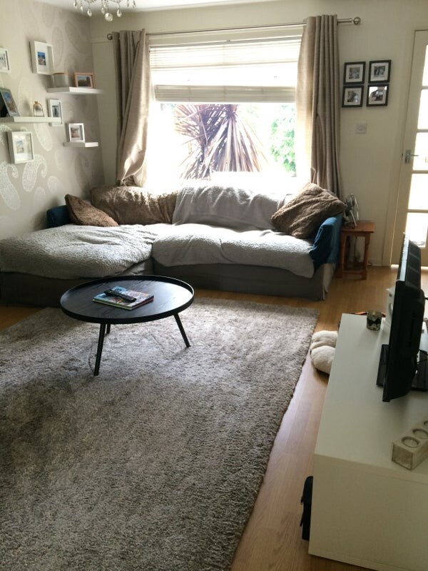 Cosy bedroom with double bed, 20 mins by bus to Edinburgh city centre