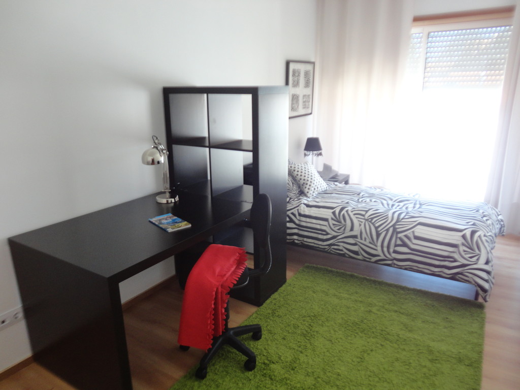 Oporto Rooms Students in Honorio Lima Apt. in Porto with 4 bedrooms