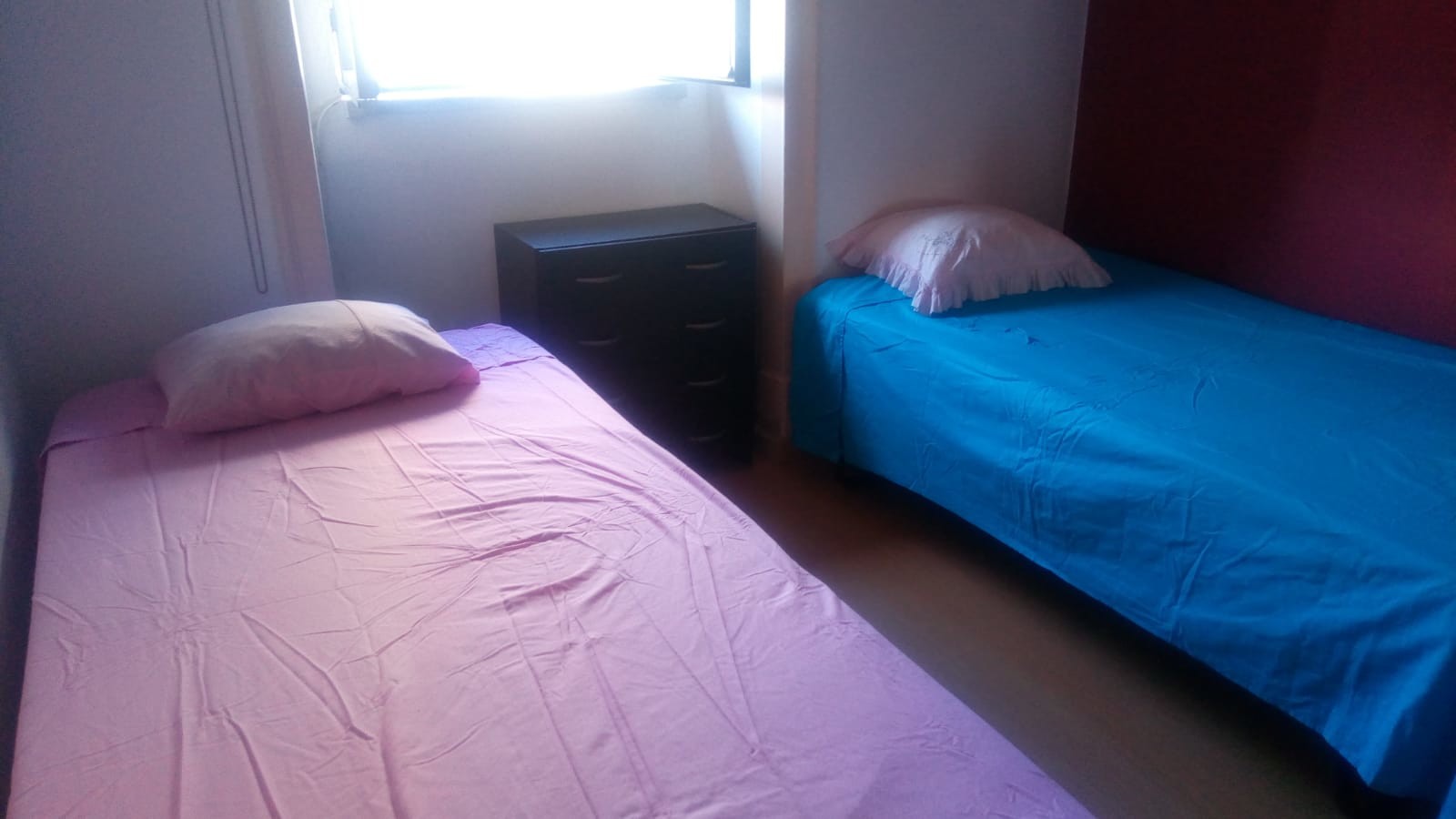 Room in university dorm in Lisbon girls only and with internet