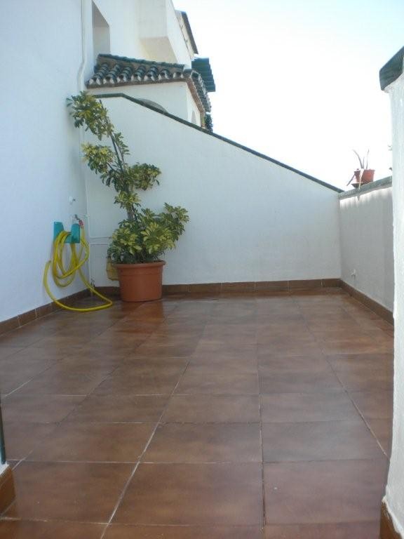 alquilo apartamento zona morlaco - cerrado calderon , con patio y