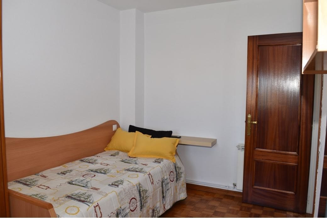 Se alquila habitación en piso al lado de las universidades-SANTANDER