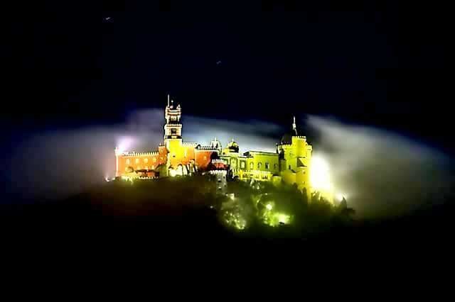 Quarto em apartamento amplo com quatro quartos