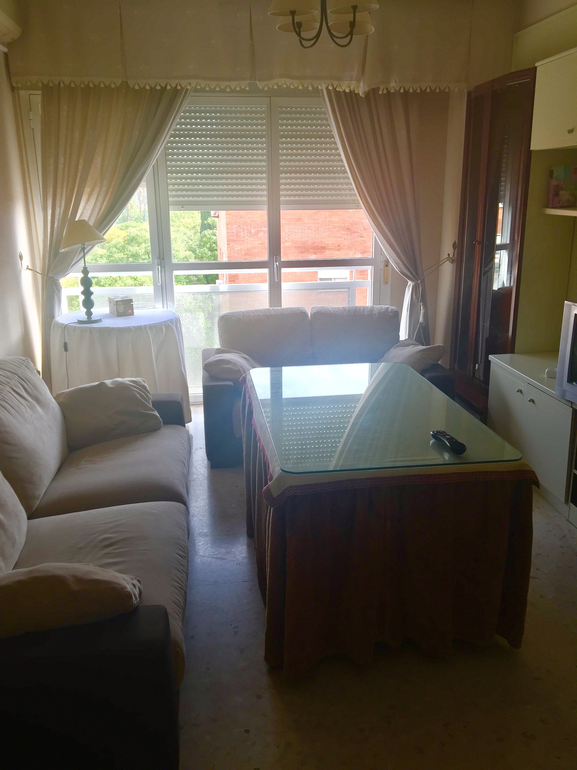 Apartment with lots of light and great location in Seville Room for