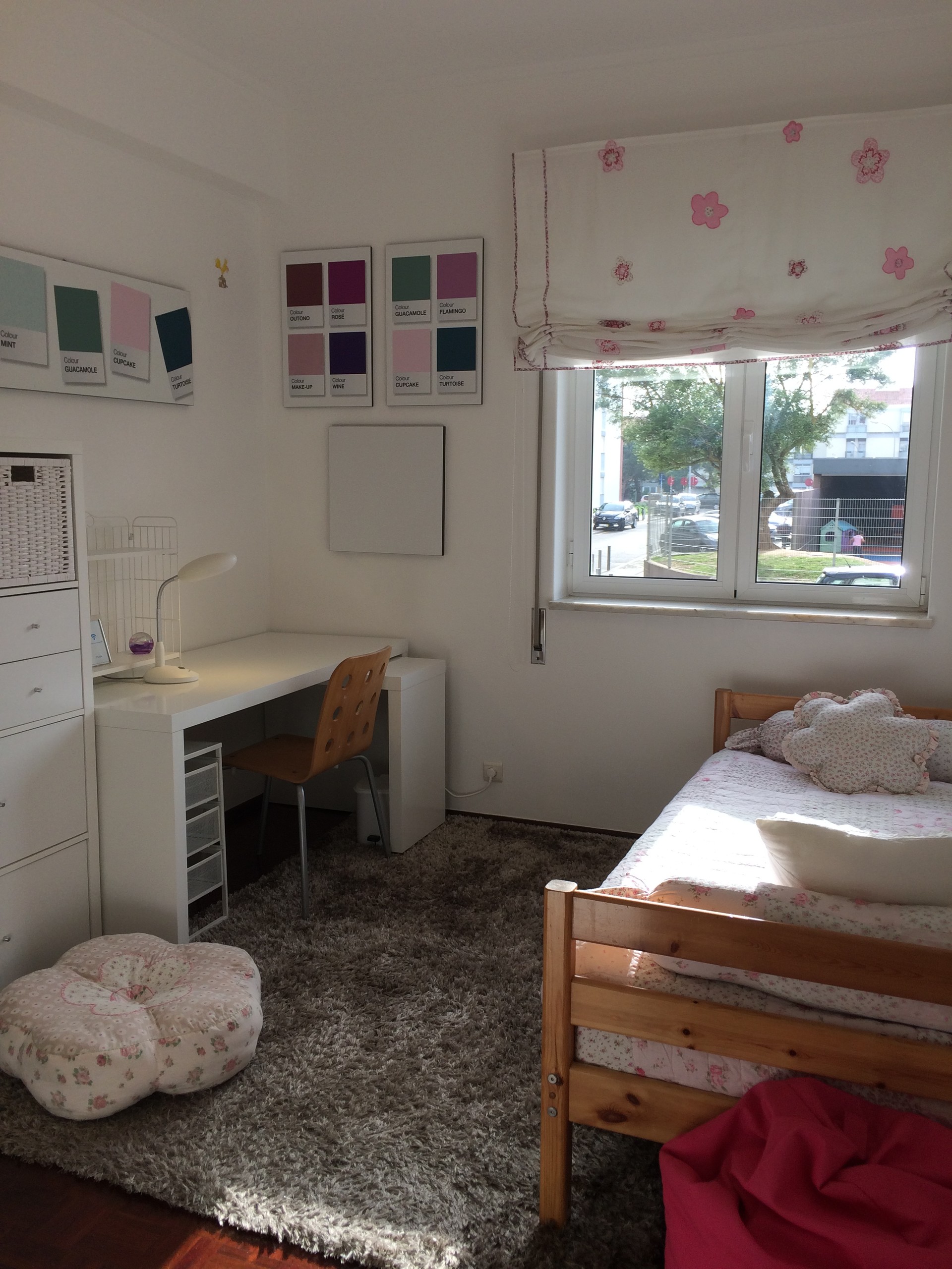 Appealing White Bedroom In Oeiras Full Of Daily Light Relaxing And Very Girly Flat Rent Oeiras