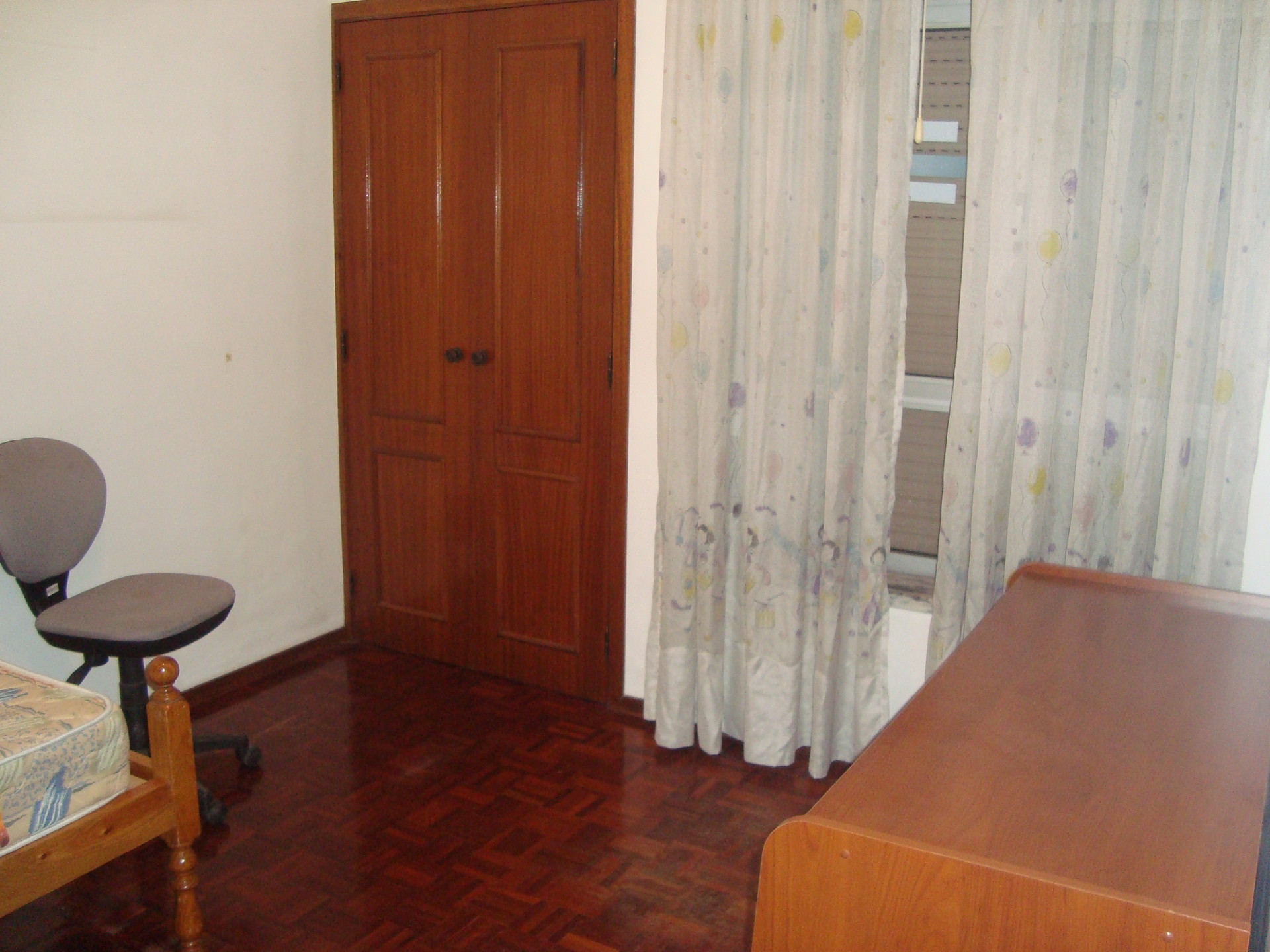 Arrendam-se quarto perto da ESEC e da Faculdade de Economia