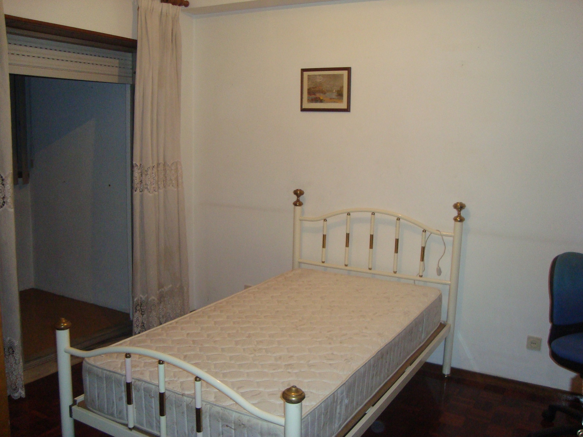 Arrendam-se quarto perto da ESEC e da Faculdade de Economia