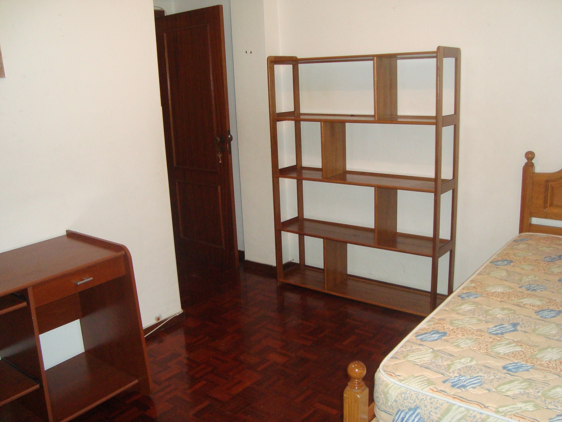 Arrendam-se quarto perto da ESEC e da Faculdade de Economia