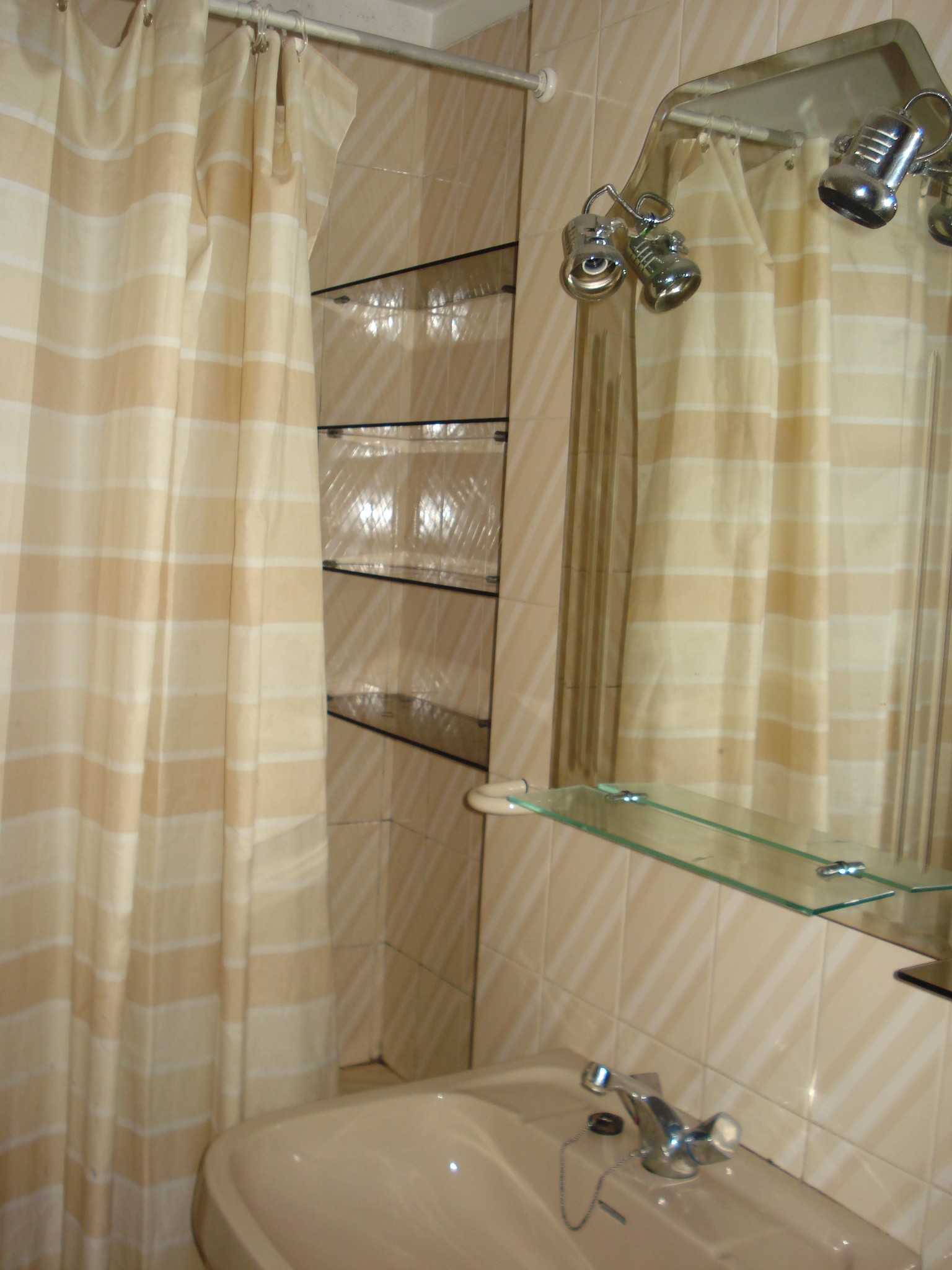 Arrendam-se quarto perto da ESEC e da Faculdade de Economia