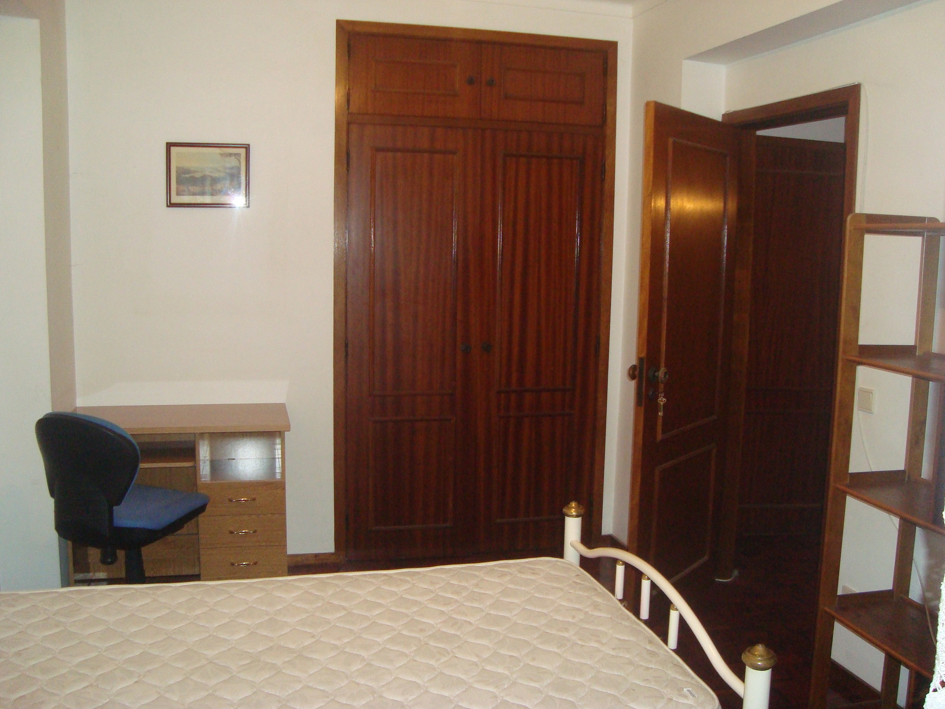 Arrendam-se quarto perto da ESEC e da Faculdade de Economia