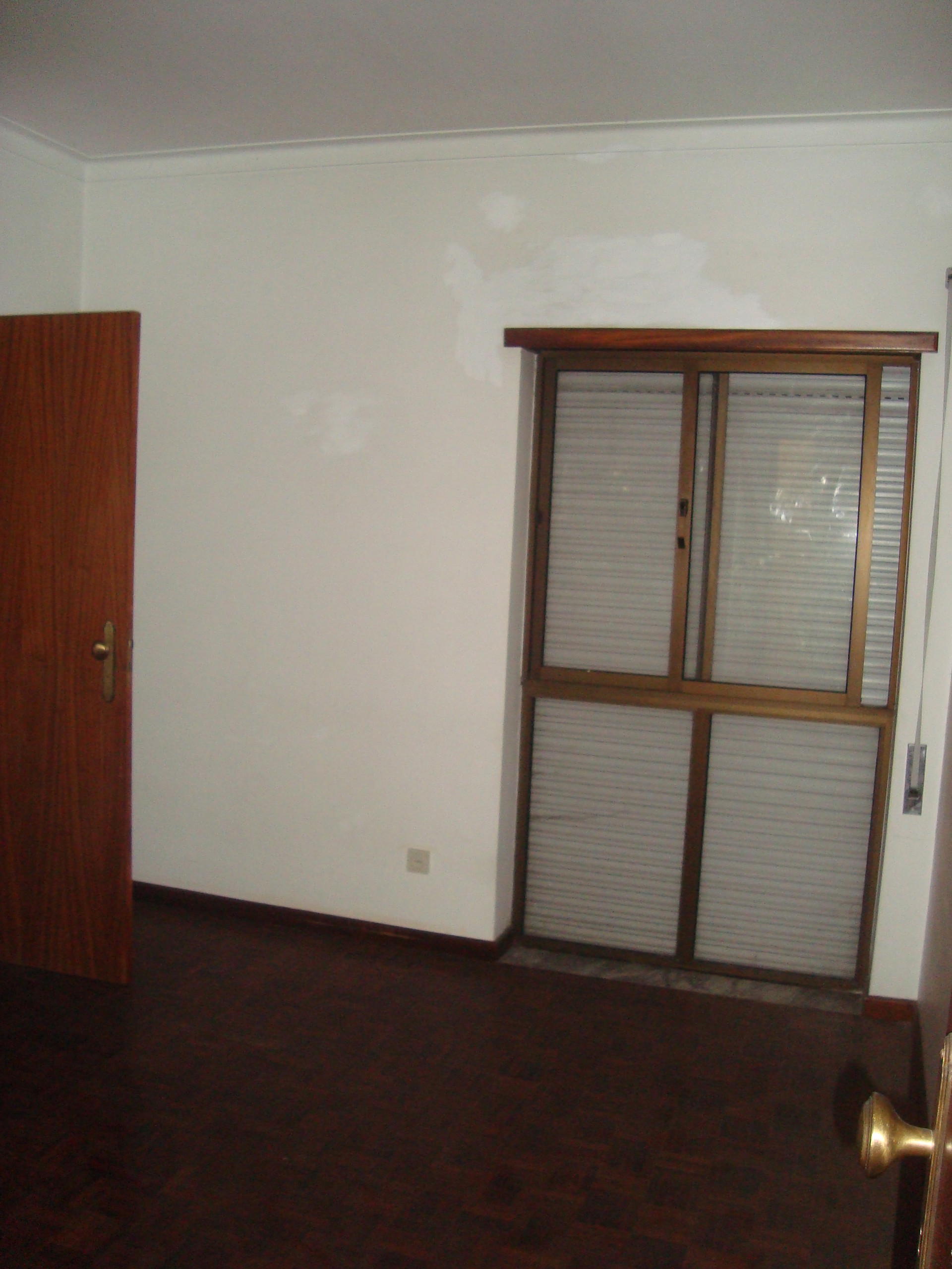 Arrendam-se quarto bonito situados entre os HUC e o ISCAC