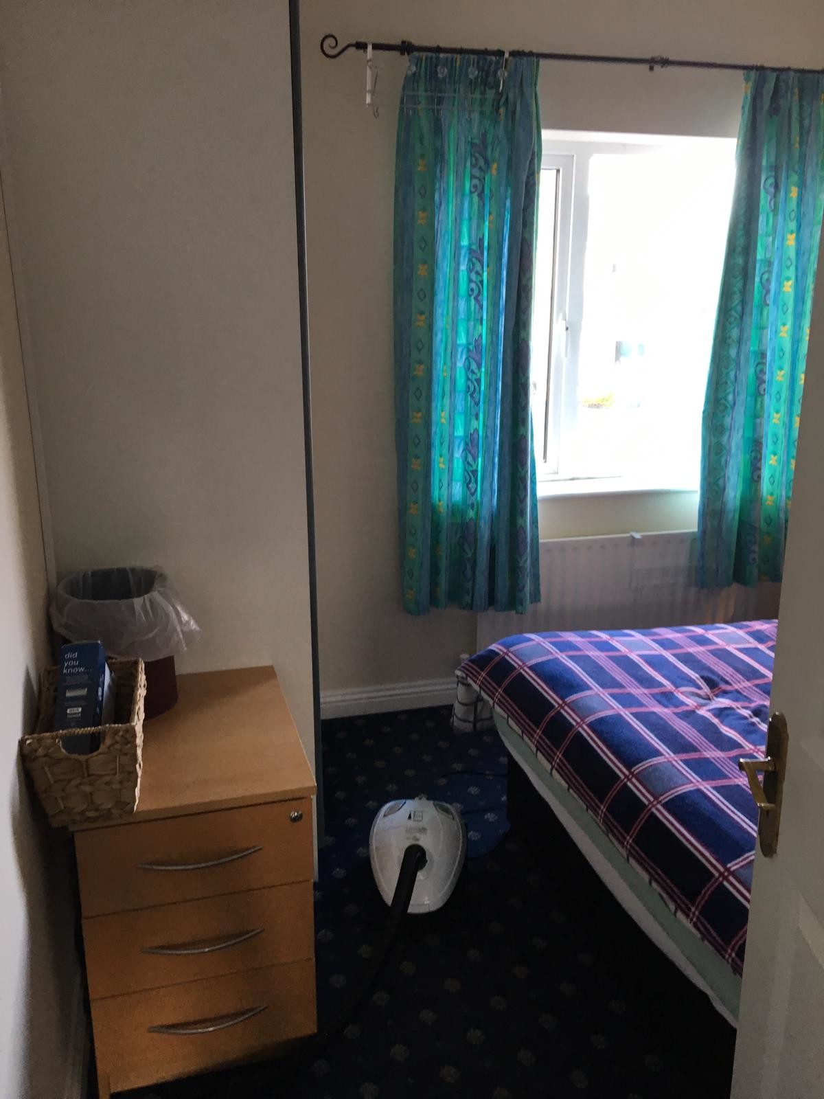 Room For Rent In 2 Bedroom Apartment In Galway