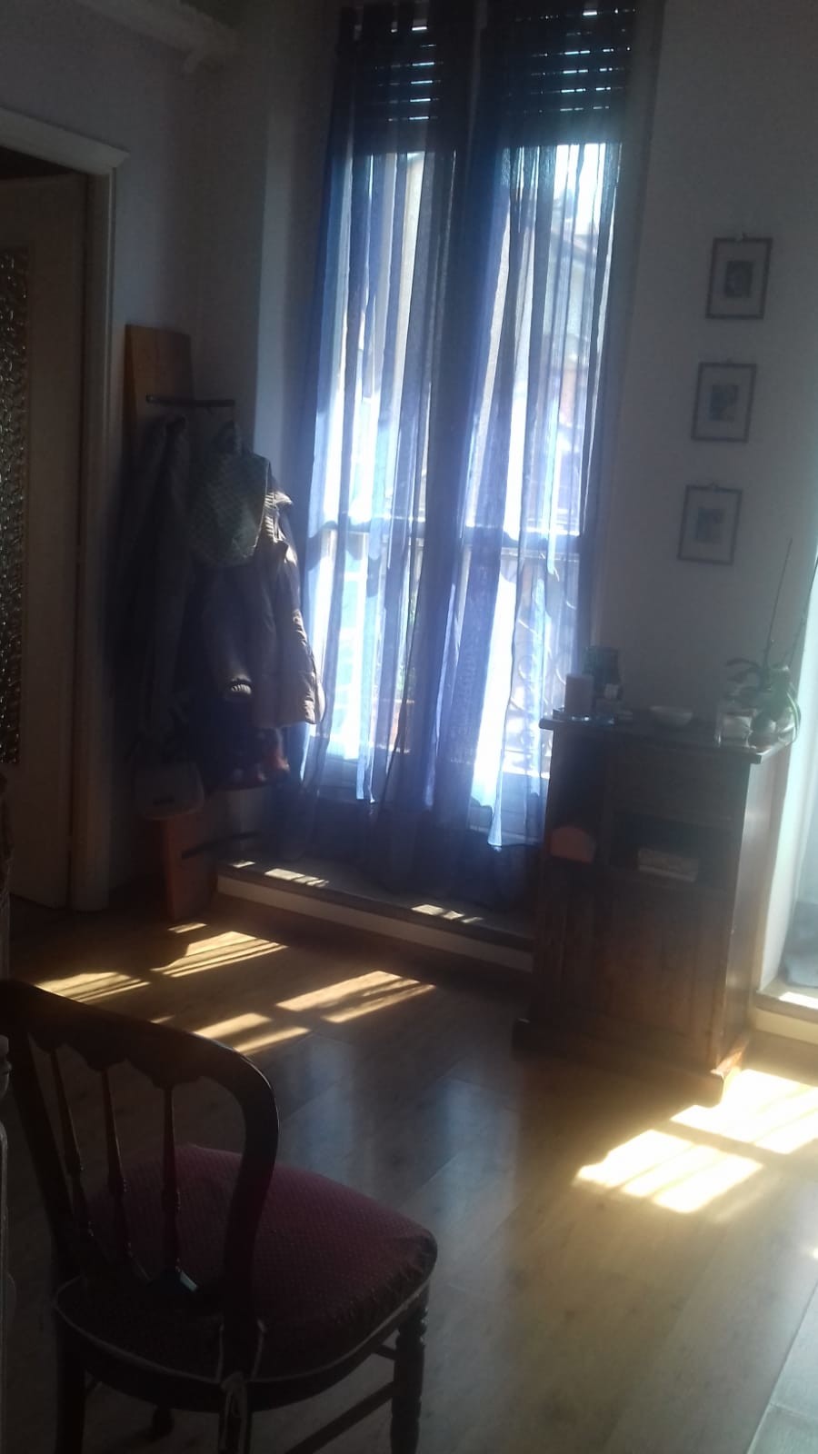 Habitación lista para ser alquilada en piso de universitarios en Turín