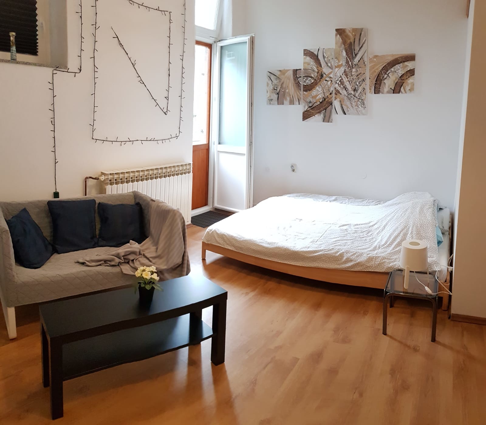 Comfy studio apartment in center of Zagreb ideal for 12 students