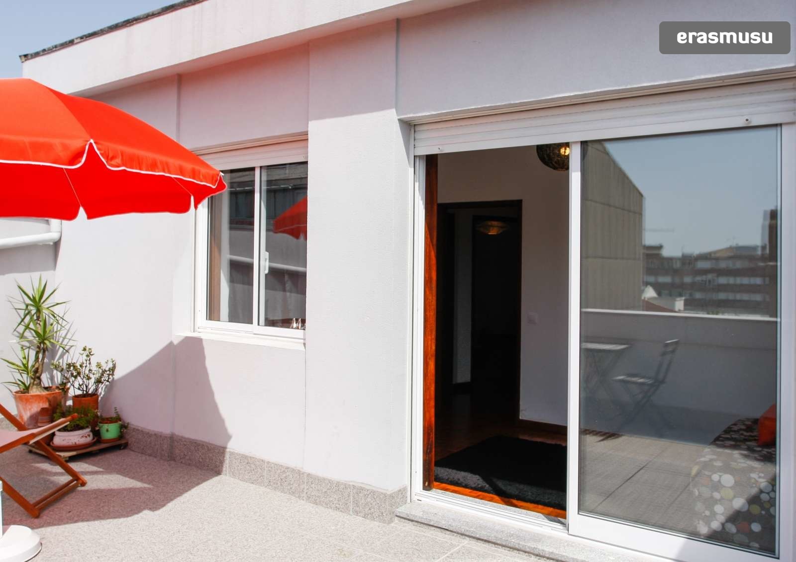 Beautiful 1-bedroom apartment with terrace for rent in Bonfim, central Porto