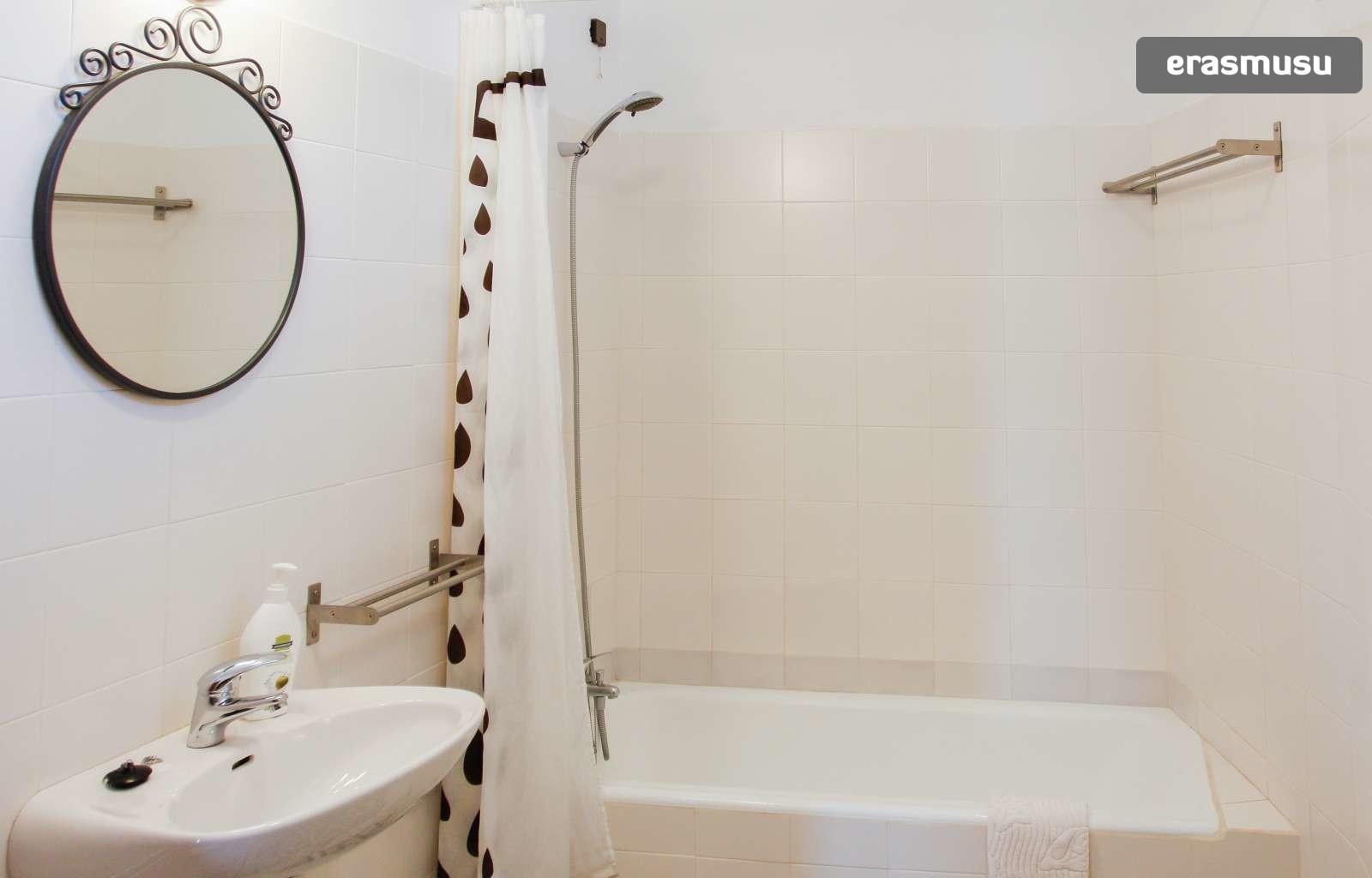 Beautiful 1-bedroom apartment with terrace for rent in Bonfim, central Porto