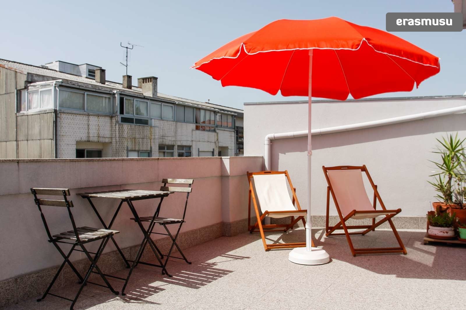 Beautiful 1-bedroom apartment with terrace for rent in Bonfim, central Porto