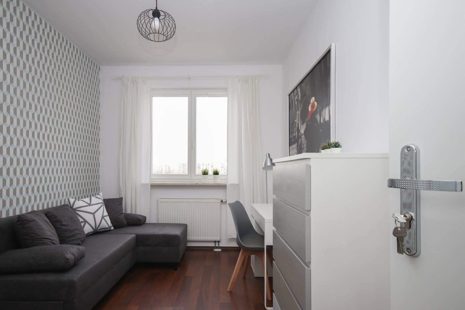 Beautiful BIG room with sofa in Warsaw near Vistula University, Metro short way to city center