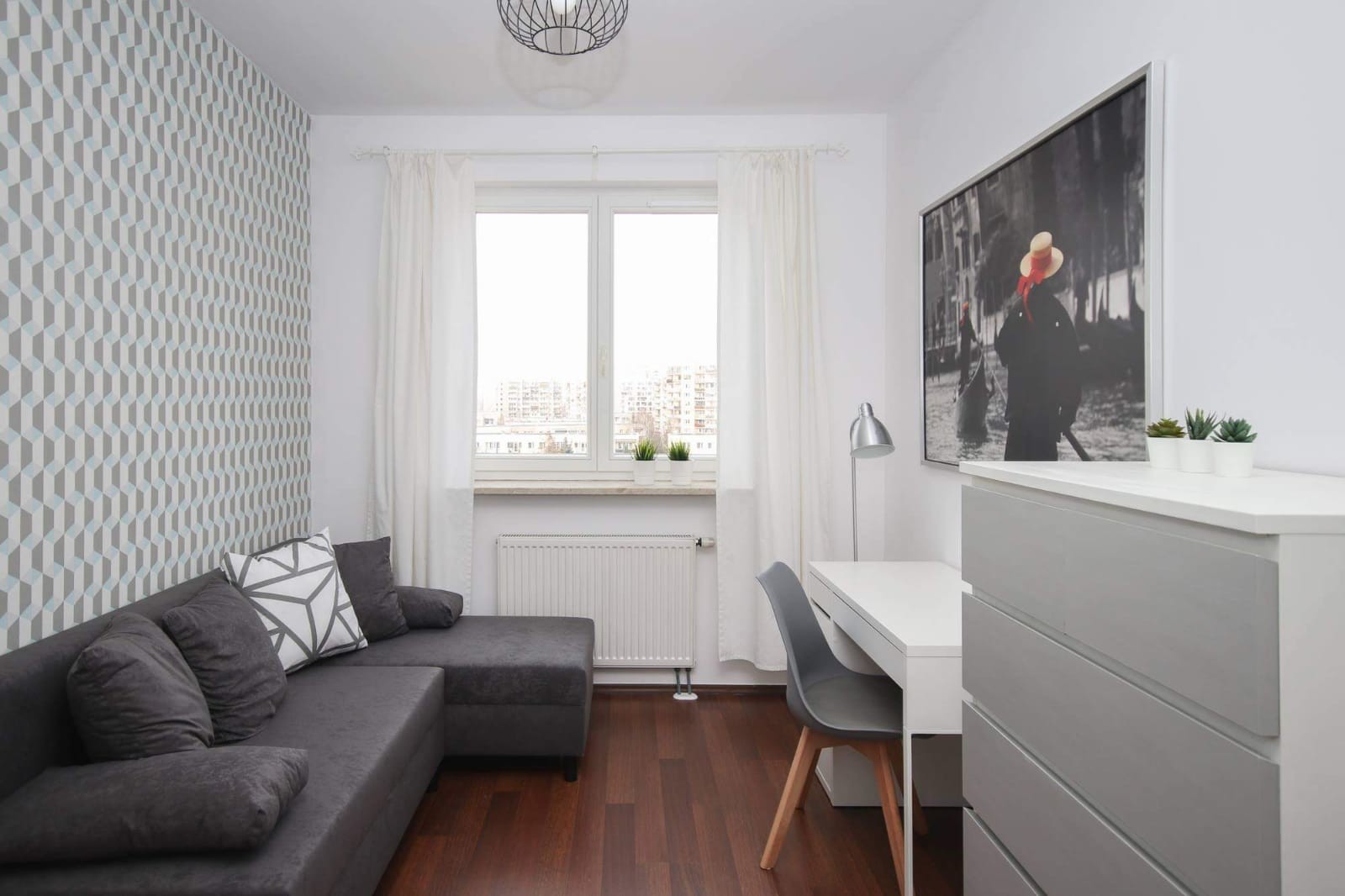 Beautiful BIG room with sofa in Warsaw near Vistula University, Metro short way to city center