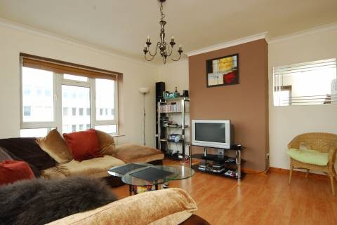 Beautiful And Well Furnished One Bedroom Flat To Let In Aberdeen City Center