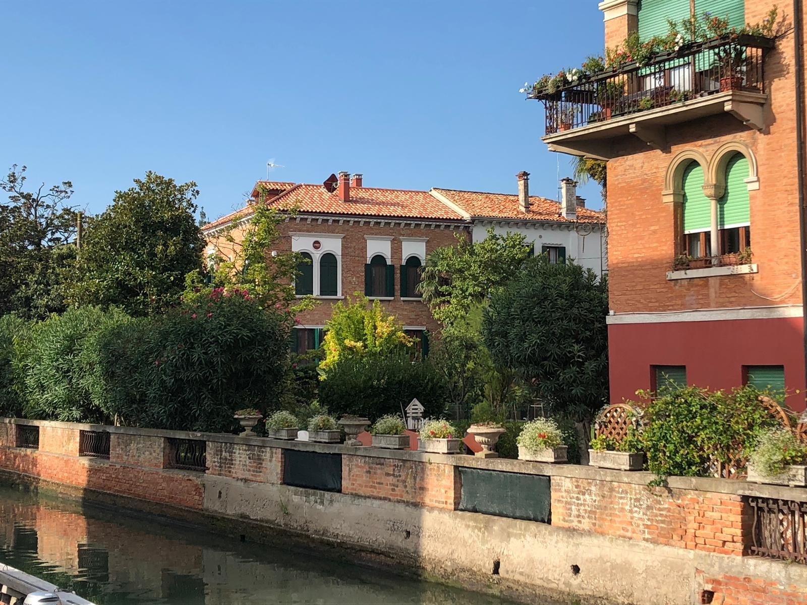 Beautiful new B&B on the island of Lido, Venice Job includes