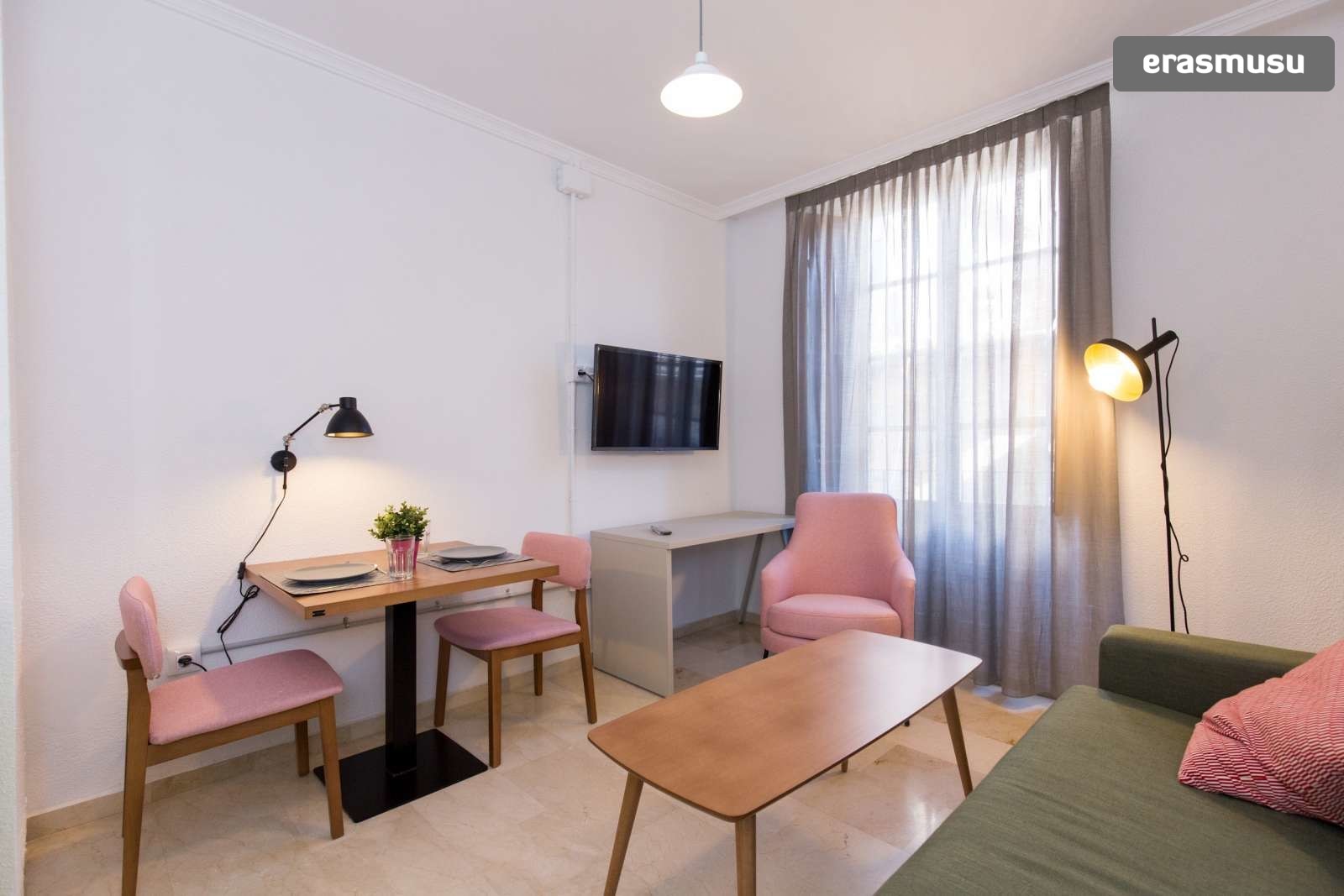 Beautifully renovated 1bedroom double apartment for rent in City