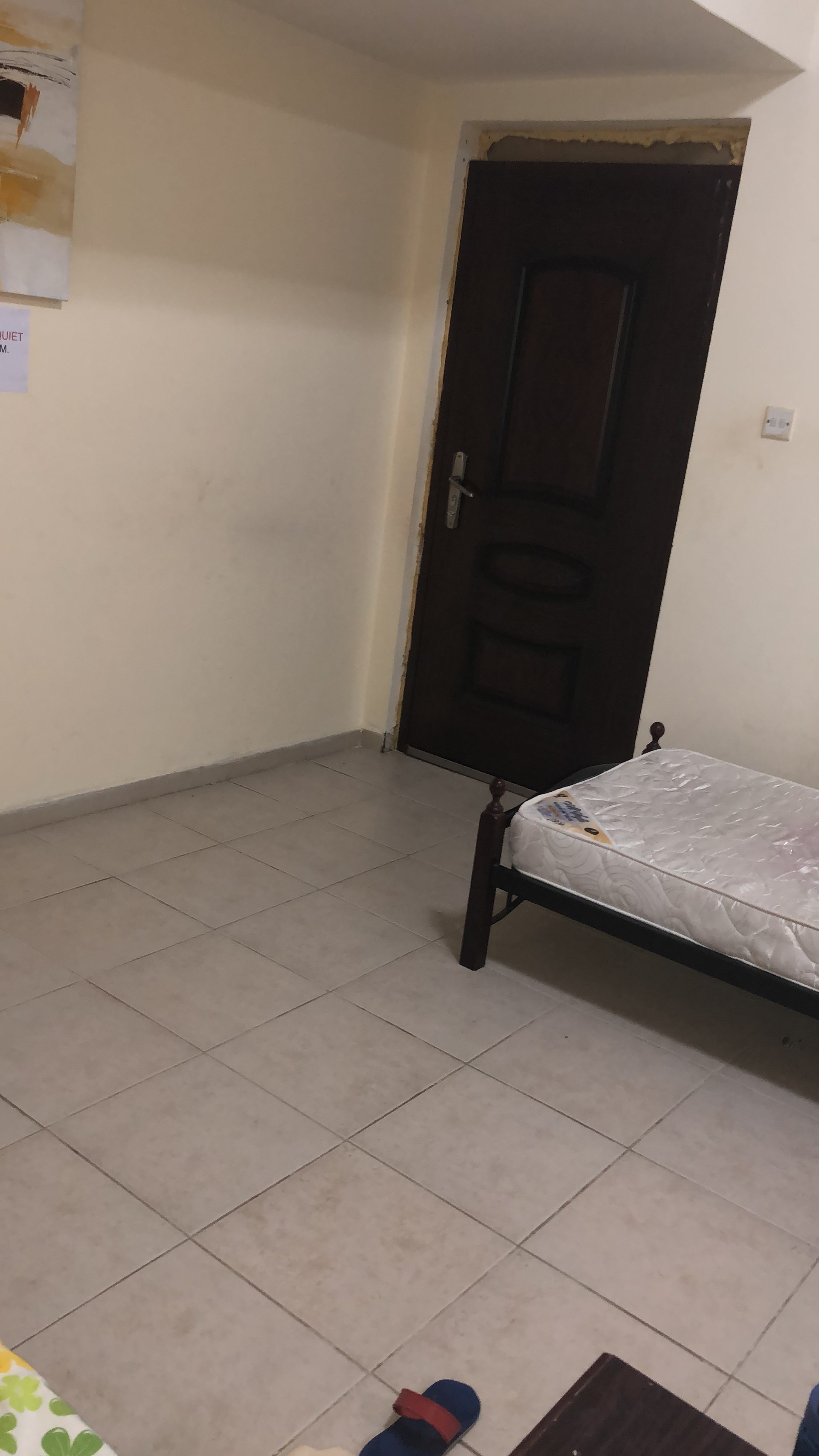 Bed space available in Room for rent Dubai