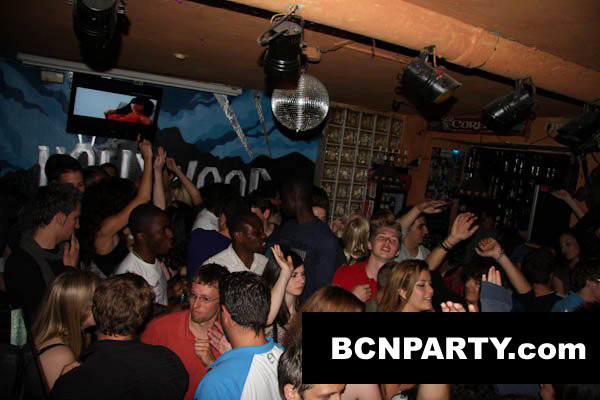 Beer Pong in Ovella Negra