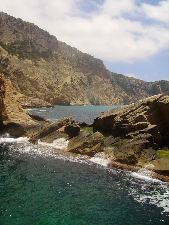 Piscinas naturales en un atolón de Ibiza