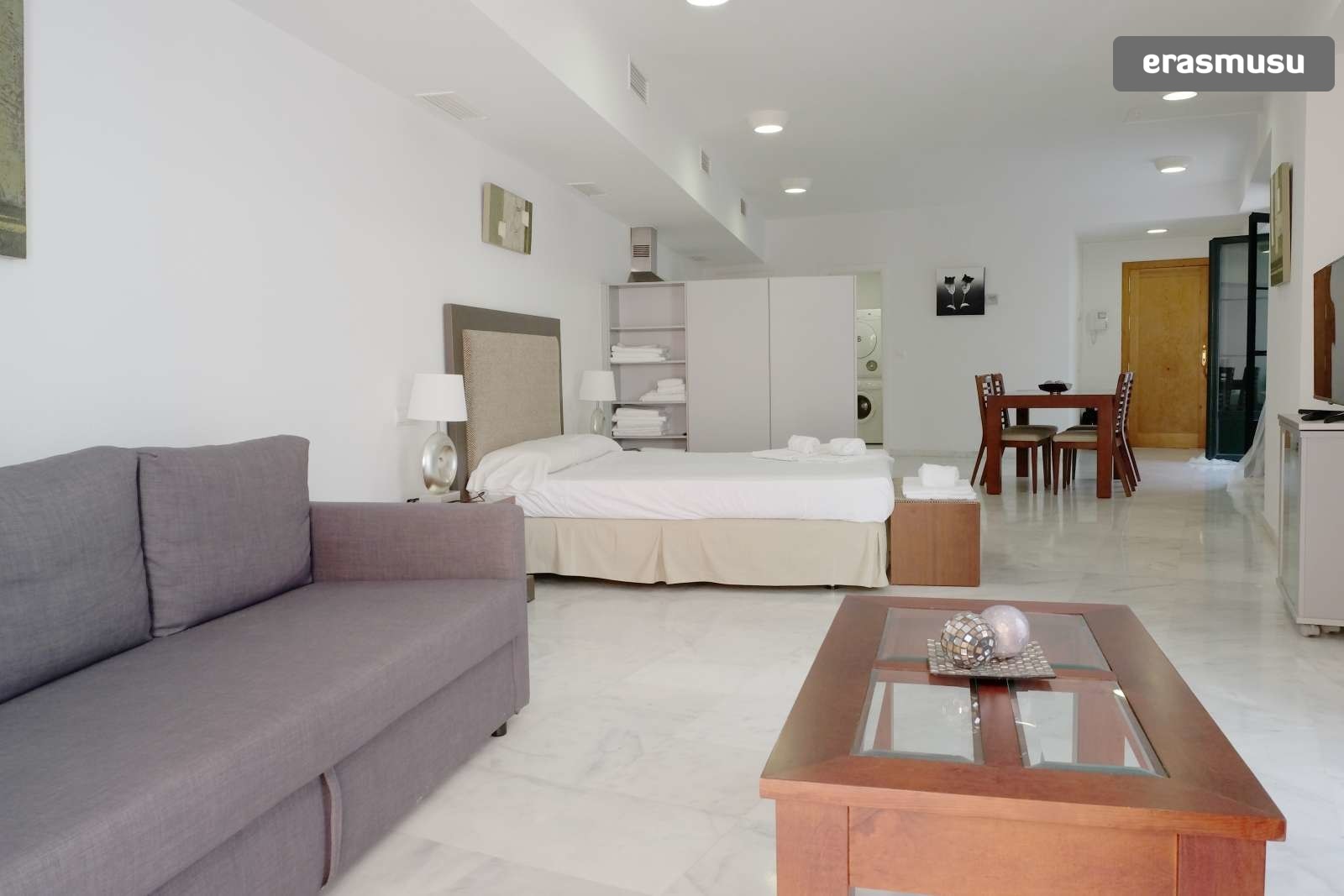 Big Studio Apartment For Rent Near University Of Seville In Casco Antiguo Rent Studios Sevilla