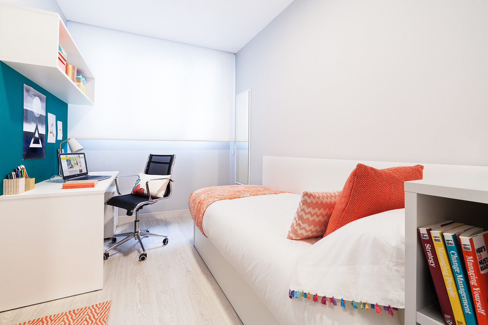Brand new single en-suite room & full board | University dorm Madrid