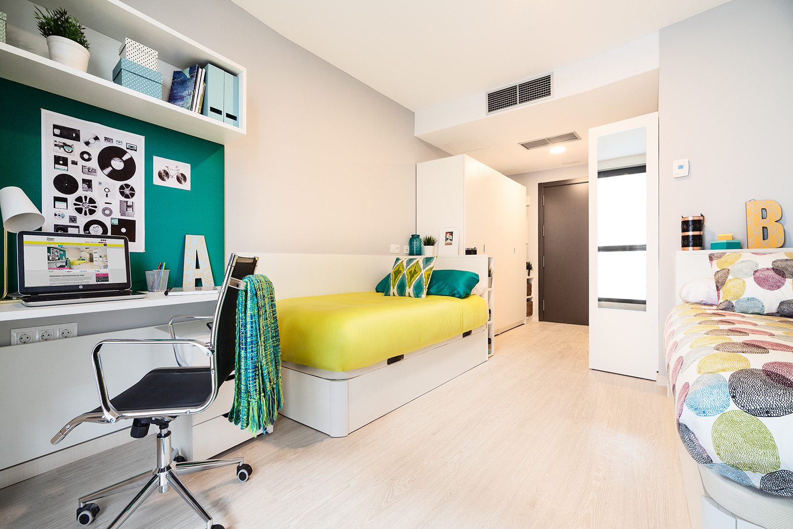Brand New Twin En-suite Room with Full Board | University dorm Madrid