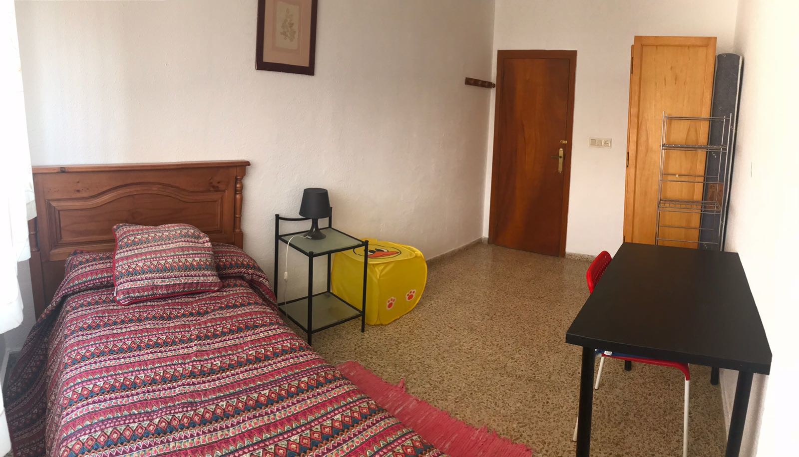 Bright room at cute apartment in Granada Room for rent Granada