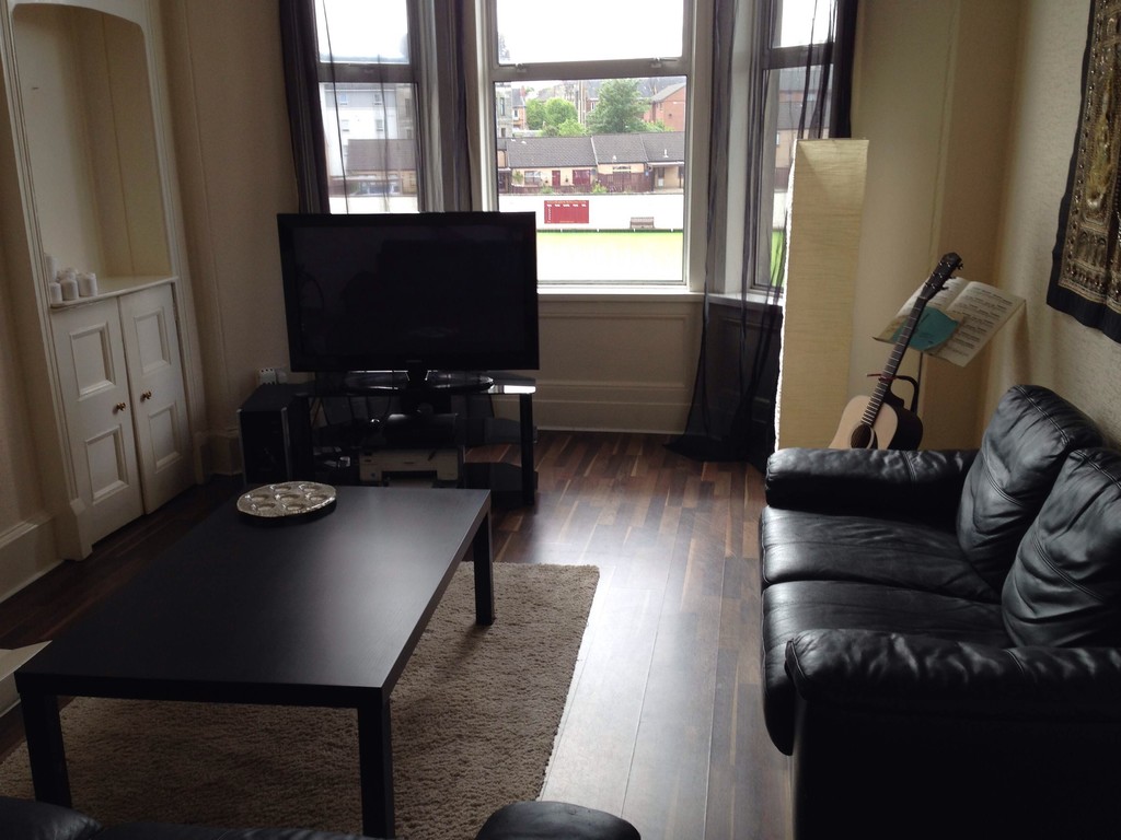 Bright furnished double bedroom next to UWS Paisley campus Room for