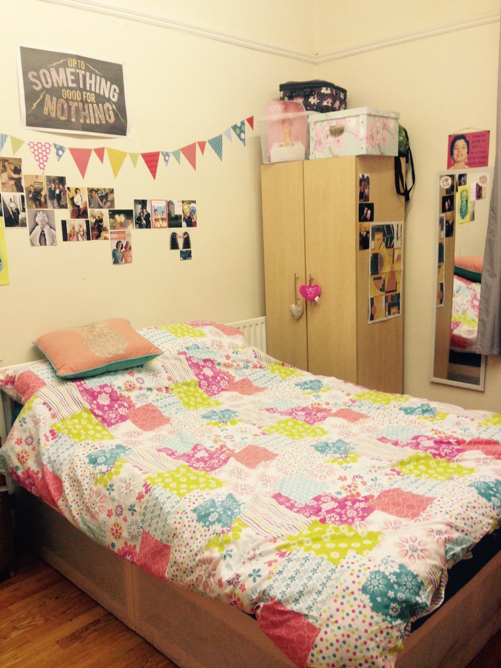 Bright large double bedroom in Leeds UK | University dorm Leeds