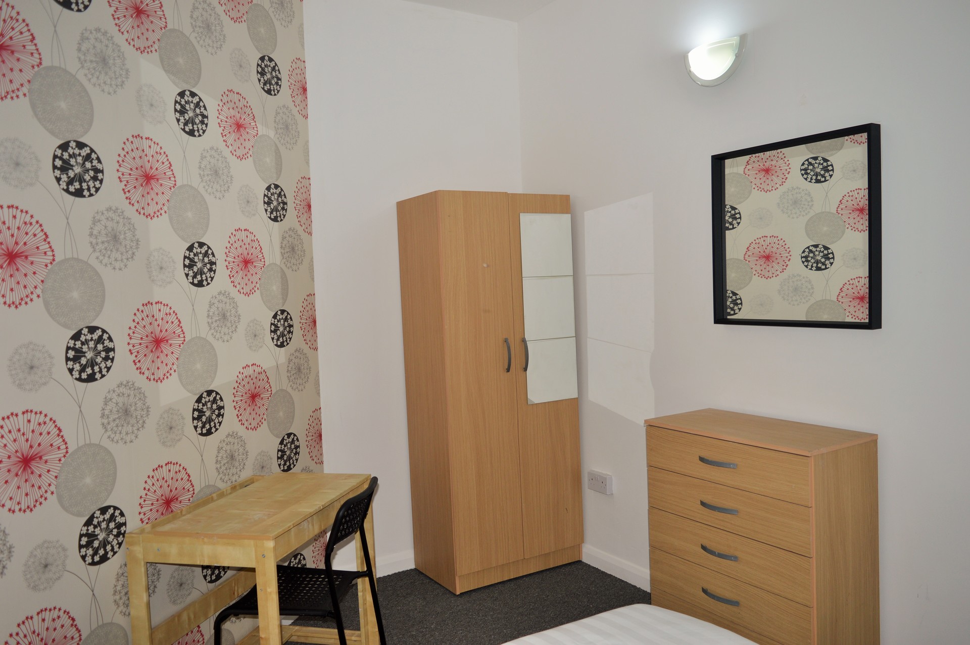 BRIGHT SMALL DOUBLE BEDROOM FOR RENT IN EAST LONDON E1 Room for rent