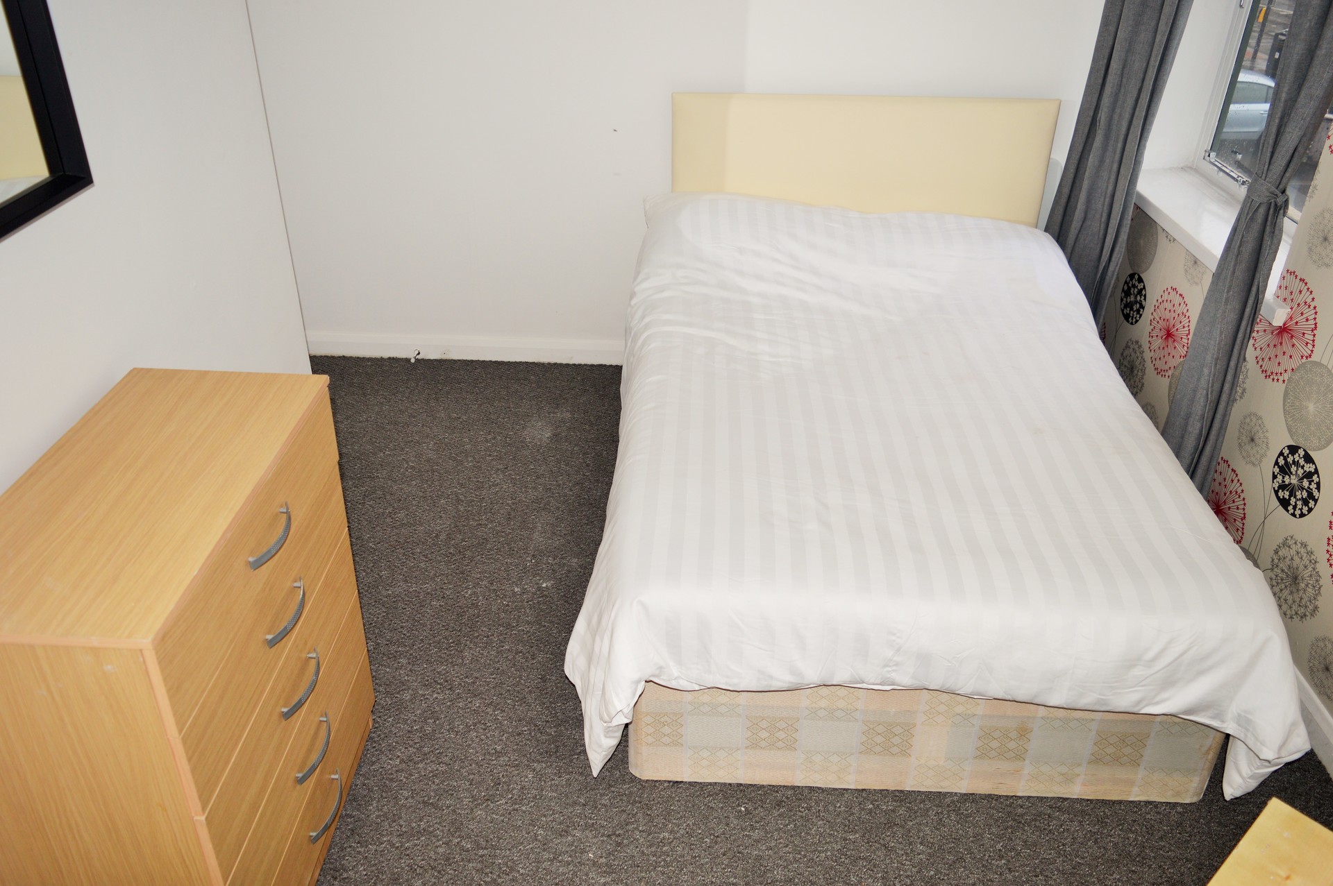 BRIGHT SMALL DOUBLE BEDROOM FOR RENT IN EAST LONDON E1 Room for rent