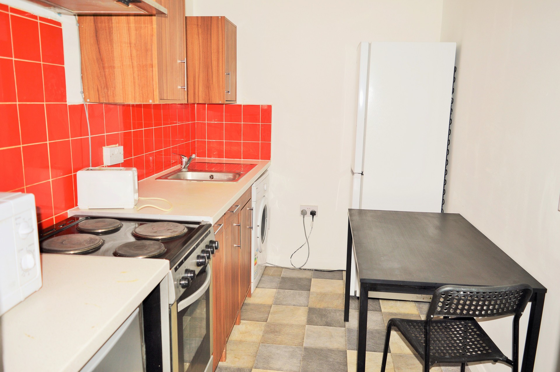 BRIGHT SMALL DOUBLE BEDROOM FOR RENT IN EAST LONDON E1 Room for rent
