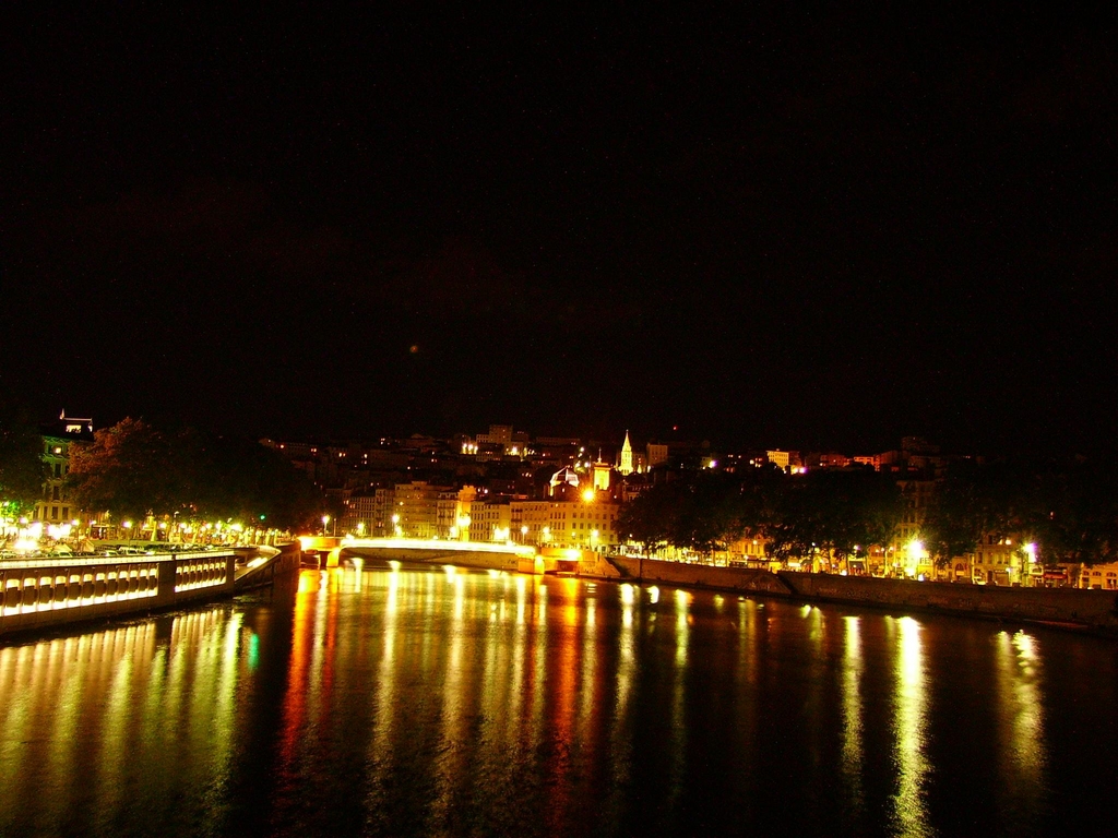 Lyon rivaliza con Paris en iluminación