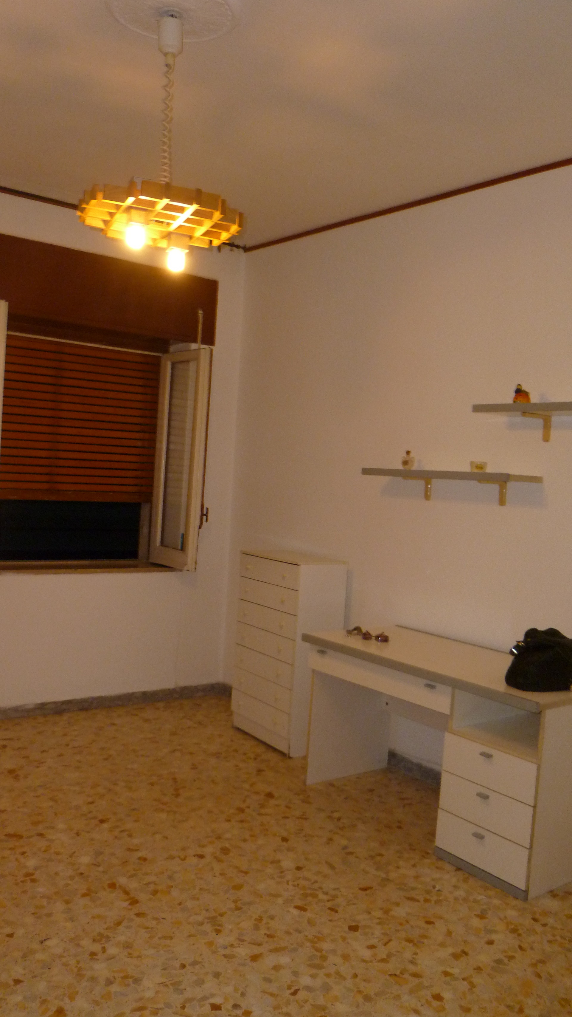 Room To Rent In A International Student Accommodation In Naples