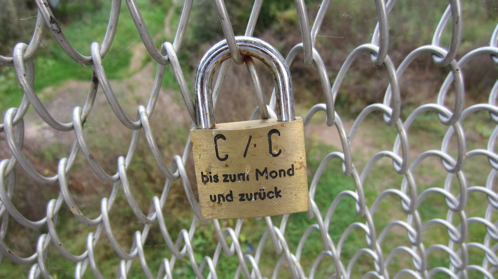 Candado en el puente del rio