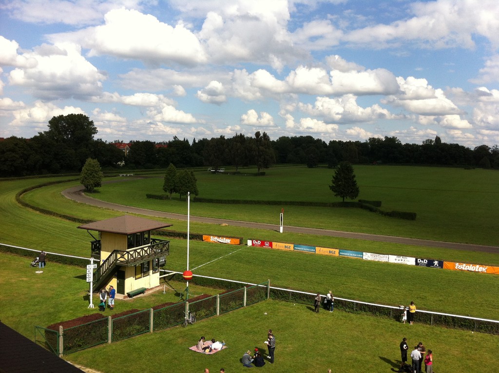 Carreras de caballos en Partynice