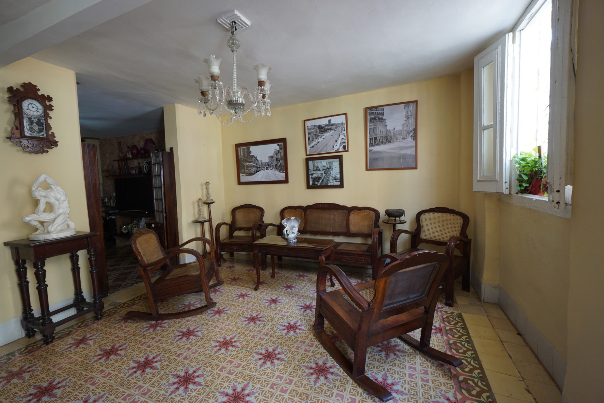 Casa con 3 habitaciones ,con baños independientes ,climatizadas,agua