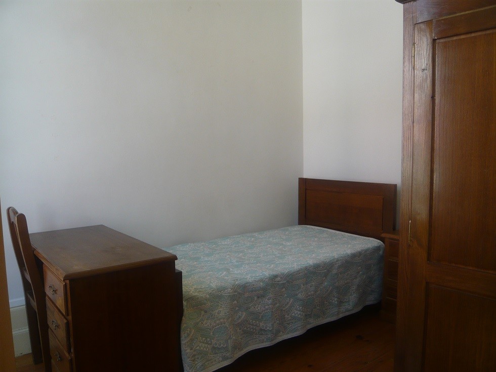 Quarto com 2 varandas em casa à Praça da República, Coimbra