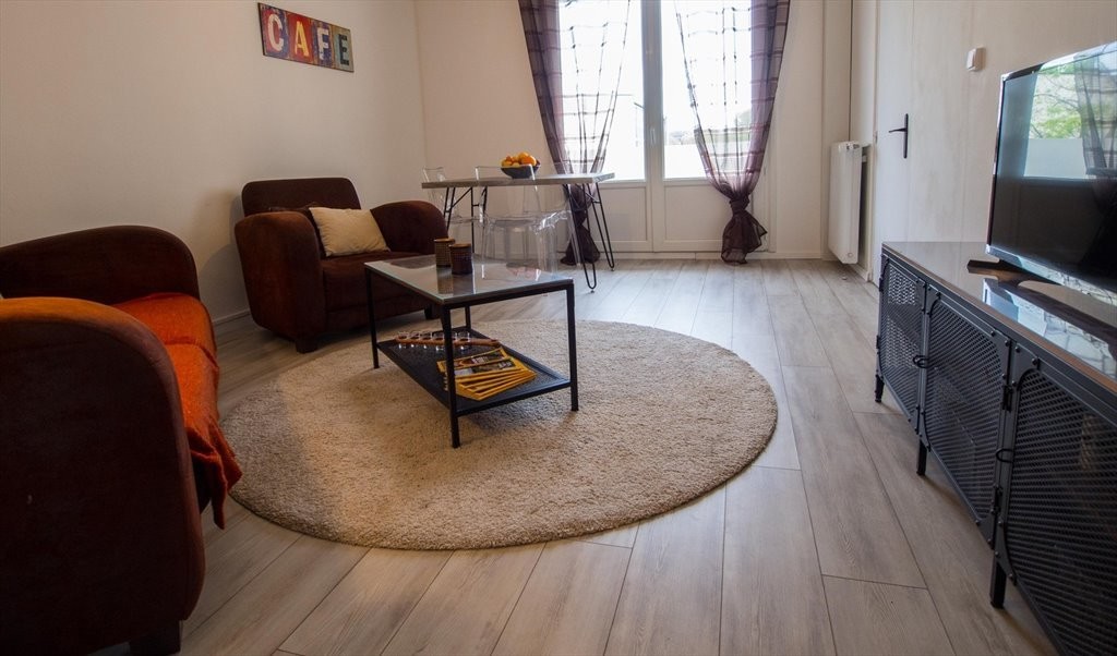 Room For Rent In 3 Bedroom Apartment In Tours