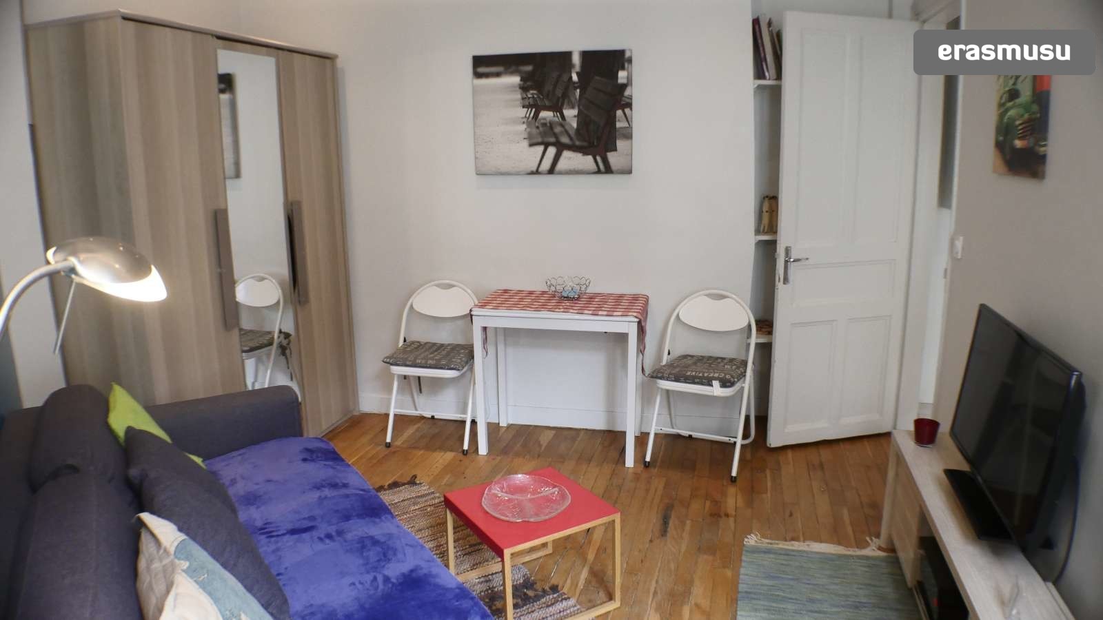 Paris �da bağlantılı ve asansörlü kiralık stüdyo daire